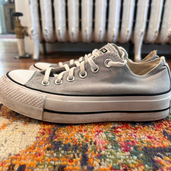 Converse Low Top PLATFORM Canvas Sneakers - Light Gray & White - size 7 - Picture 5 of 7